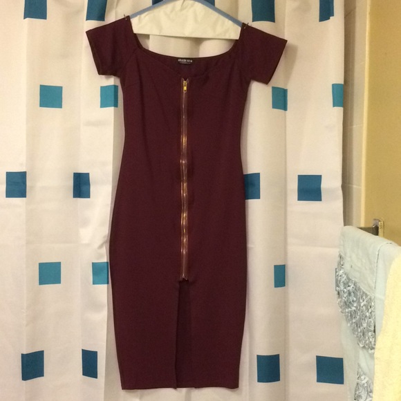 Burgundy Off Shoulder Midi Dress - Picture 4 of 7